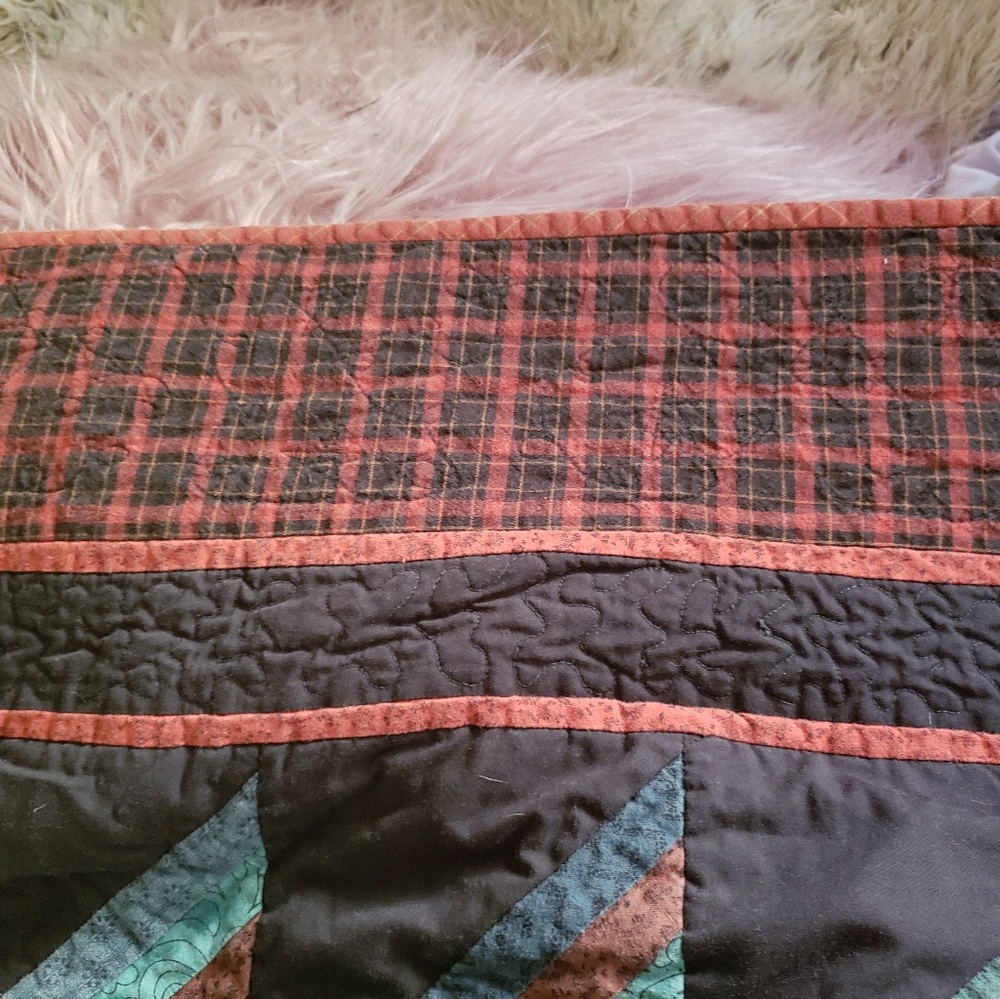 HAND MADE QUILT - Picture 2 of 4